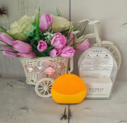 Революция в очищении лица щетка FOREO, Желтая